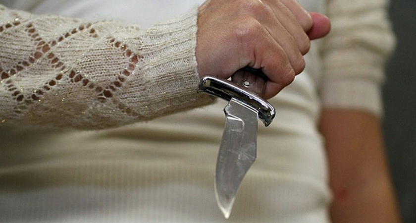 Под Волгоградом девушка ударила любимого кухонным ножом и вызвала «скорую»