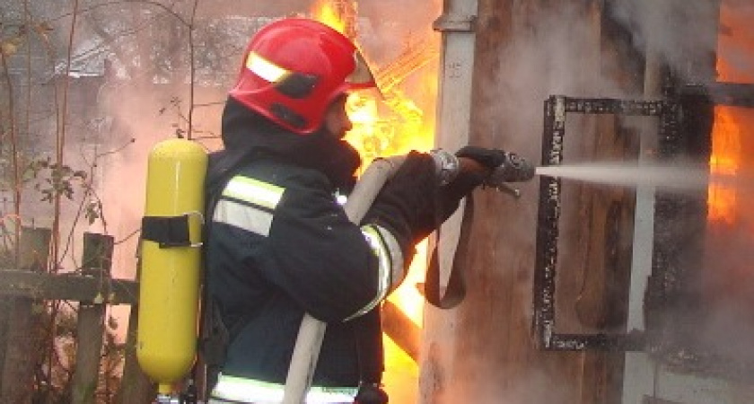 В Волгограде в частном доме заживо сгорел неизвестный мужчина