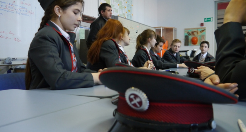 В Волгограде воспитанникам детской железной дороги рассказали о безопасности