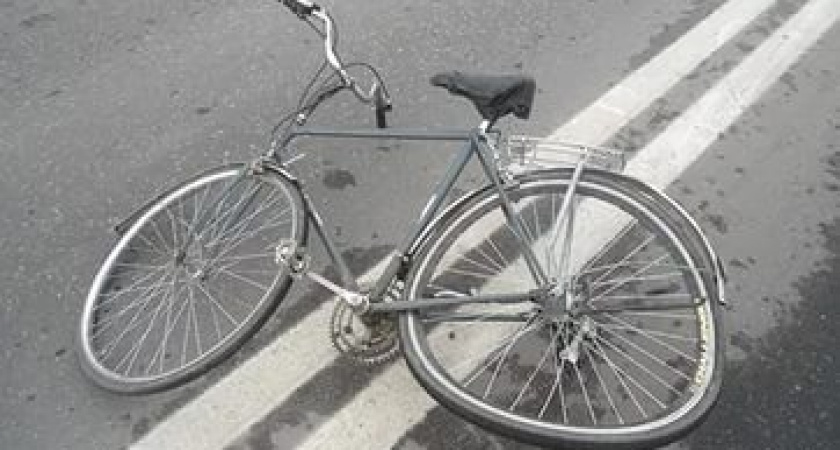 Под Волгоградом 79-летний велосипедист попал под колёса микроавтобуса