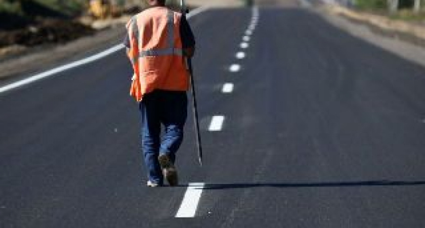 В Волгограде возобновился ремонт дороги на улице Римского-Корсакова