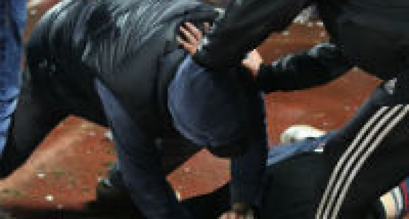 На севере Волгограда 18-летний парень жестоко избил прохожего за замечание