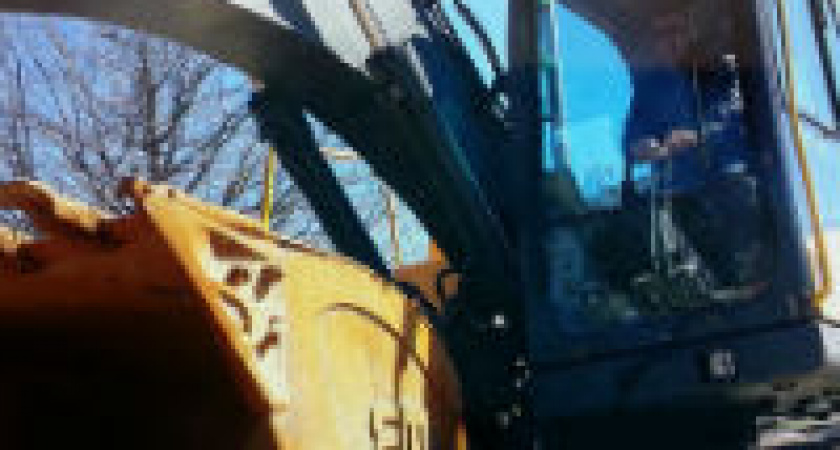 Безработный волгоградец угнал экскаватор и потребовал за него выкуп