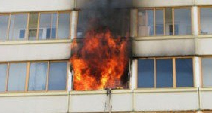 В Волгограде загорелся балкон