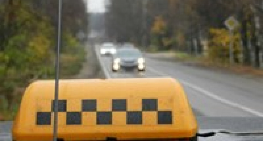 Под Волгоградом рецидивист угнал машину у таксистки