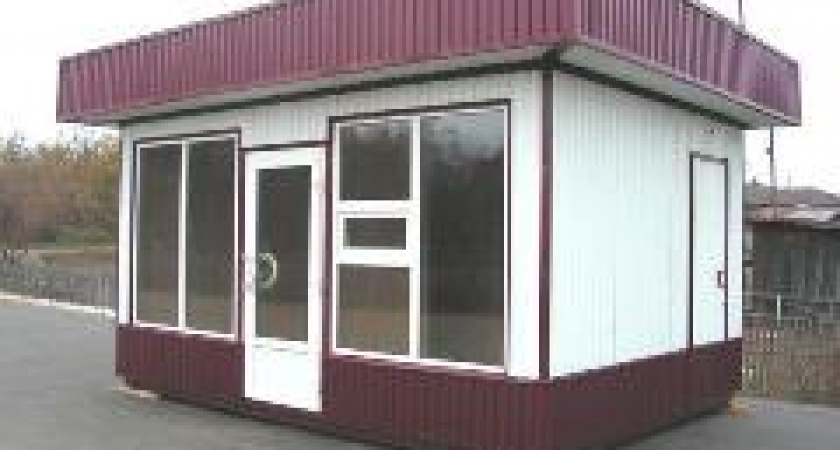 В Волгограде автоледи снесла торговый павильон 