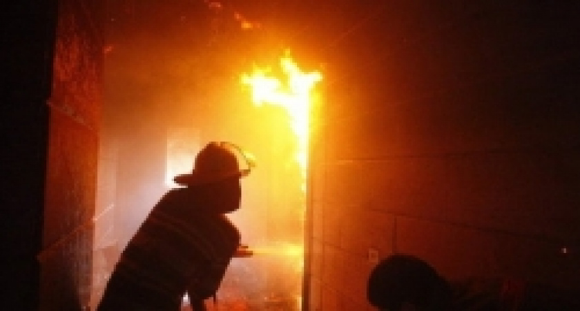 В Волгограде на территории Тракторного завода горел неэксплуатируемый цех