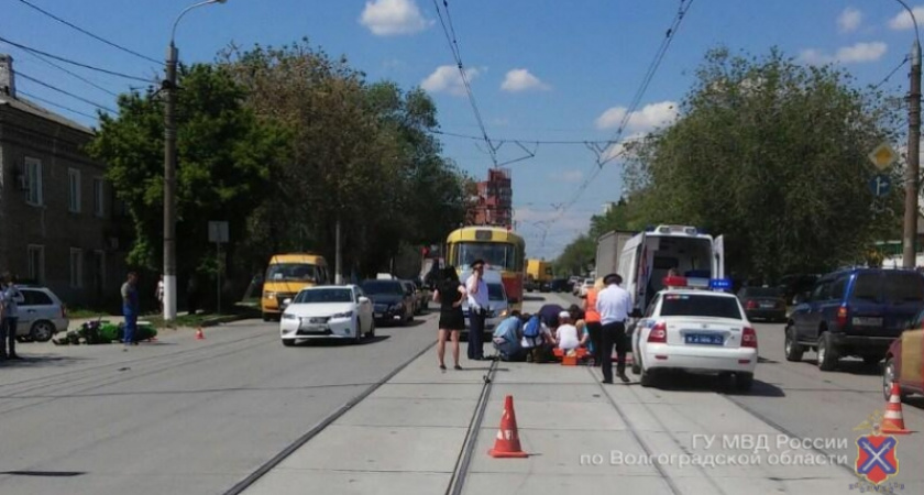 В Волгограде 19-летний мотоциклист сбил женщину на «зебре»