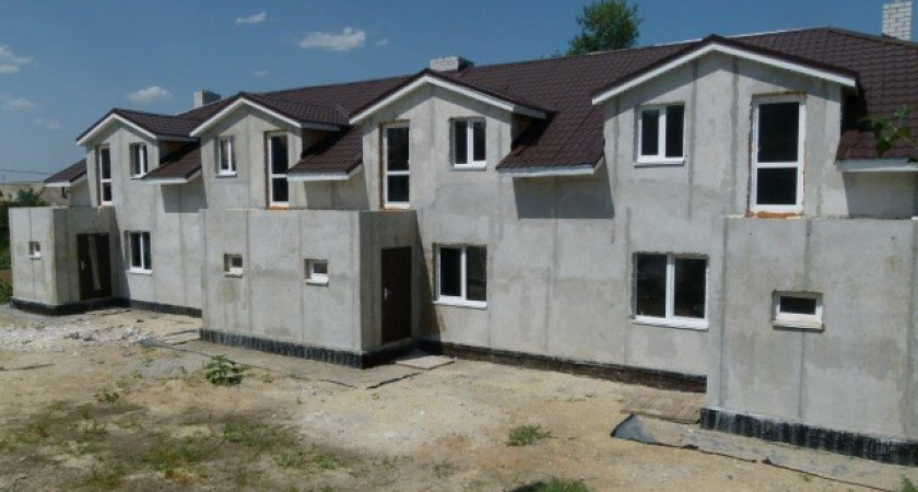 В Красноармейском районе Волгограда снесли новый многоквартирный дом