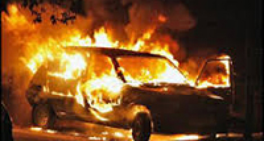 В Волгограде продолжают жечь машины