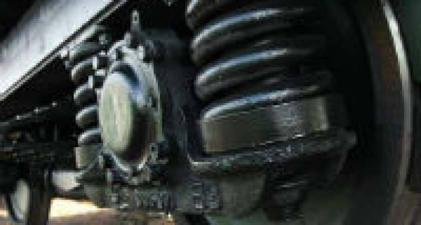 В Волгограде грузовой поезд переехал пенсионерку