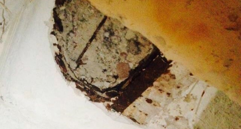 В Волгограде из-за обрушения потолка в общежитии эвакуировали 12 человек