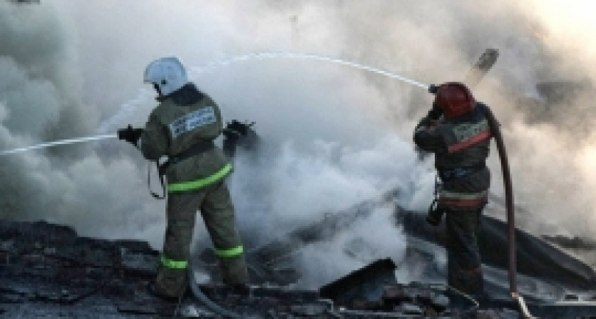 В Волгограде ночью неизвестные подожгли  «Митсубиши» и  «Ауди»