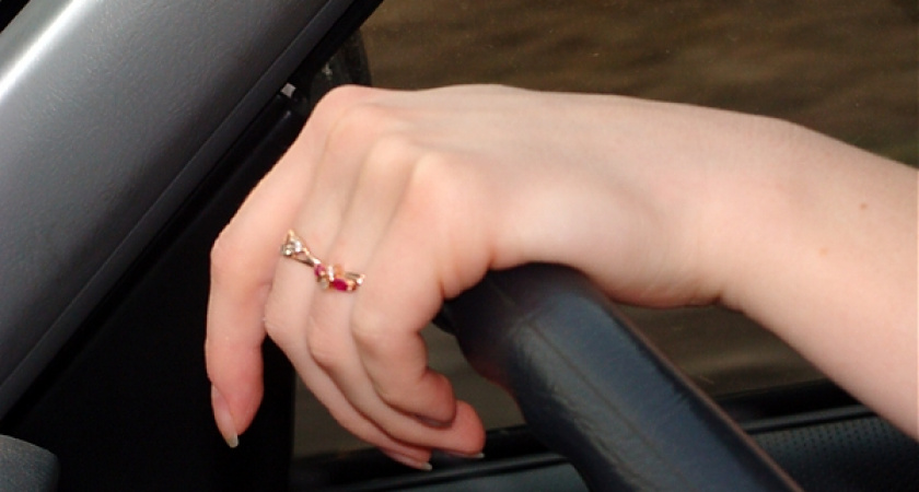 Нетрезвая волгоградка угнала чужой автомобиль и попала в ДТП 