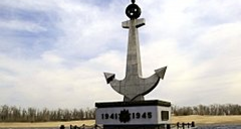 В Волгограде установили плавучий памятник