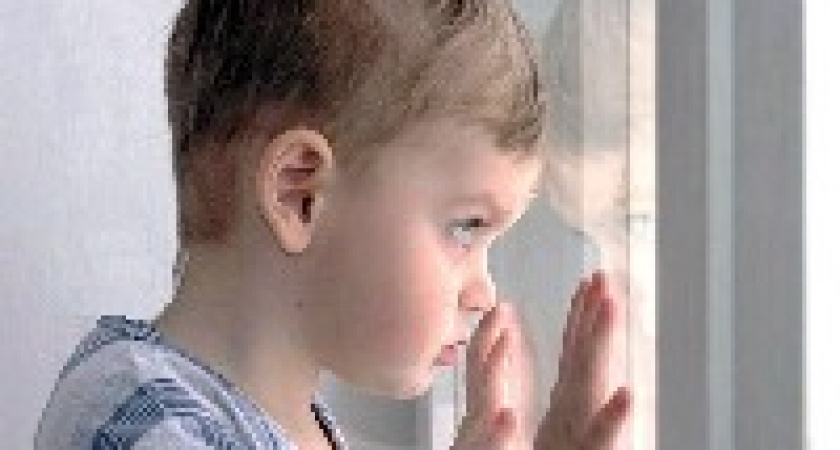 В Волгограде двое малышей остались запертыми одни в квартирах 