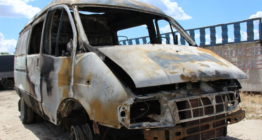 В Волгоградской области военнослужащие Северо-Кавказского регионального командования спасли пассажиров из загоревшейся автомашины