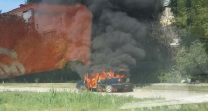 В Волгограде сгорел автомобиль «Daewoo Nexia»