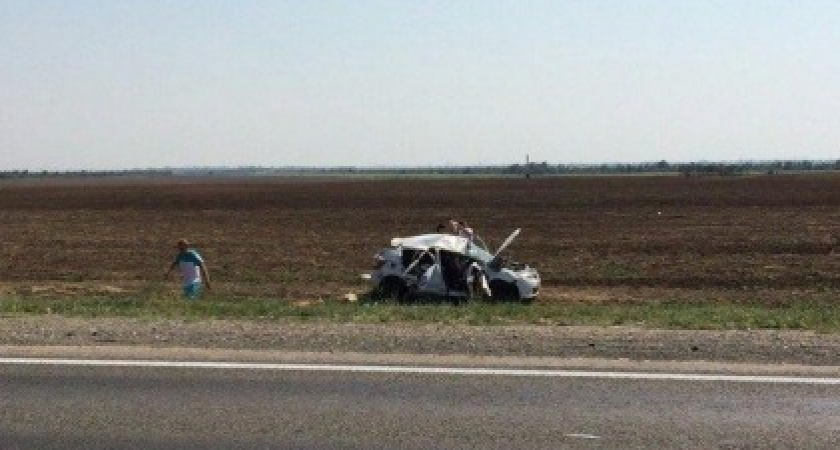 Под Волгоградом автоледи на иномарке опрокинулась в кювет