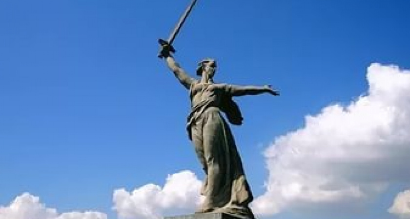 Посещение Волгограда вдохновило певицу Славу на создание клипа против войны