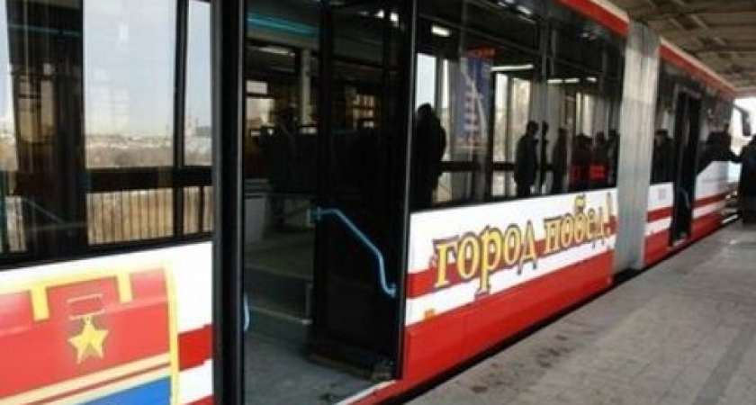 В Волгограде хулиганы обстреляли скоростной трамвай