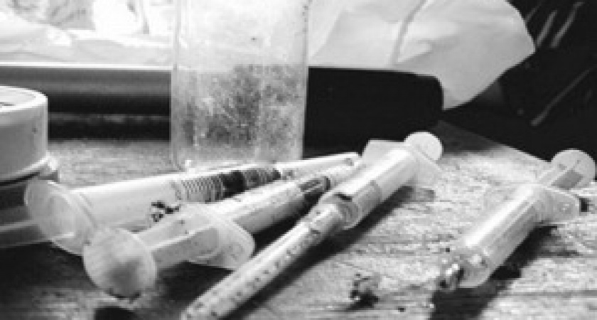 На севере Волгограда женщина устроила в квартире наркопритон