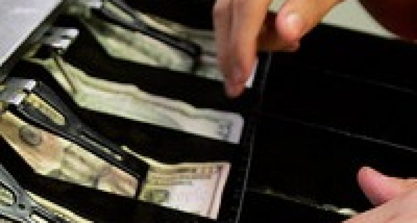 В Волгограде продавщица похитила из кассы 90 тысяч рублей