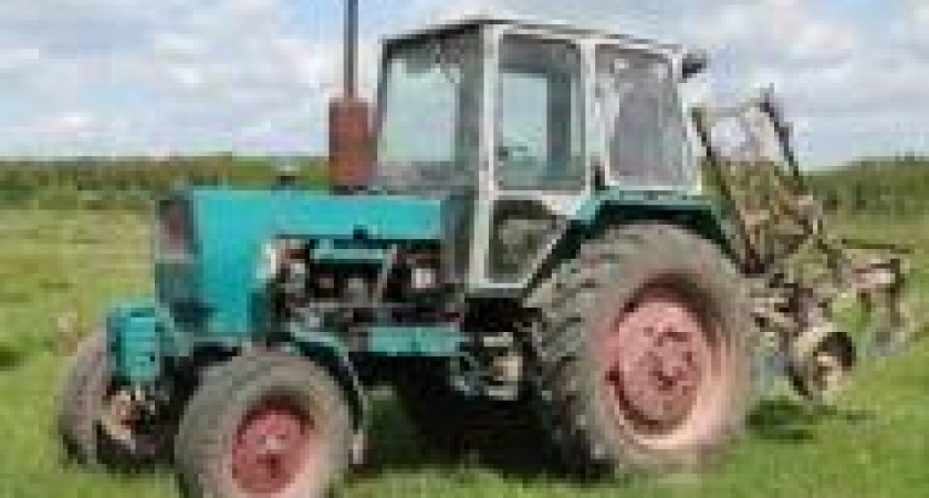 Под Волгоградом сгорело два трактора