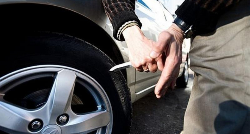 Злопамятная волгоградка повредила автомобиль бывшего возлюбленного