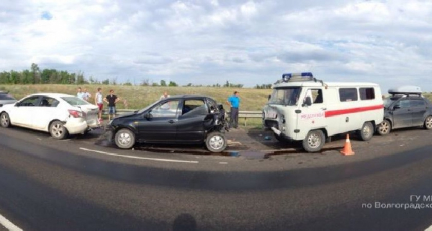 На трассе «Москва-Волгоград» в ДТП попали сразу шесть автомобилей