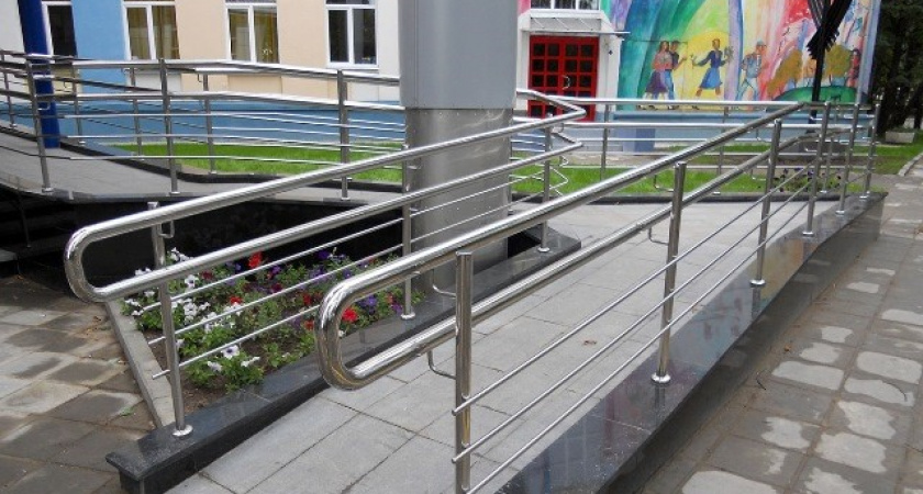 В Волгограде 12 соцобъектов оснастят  пандусами