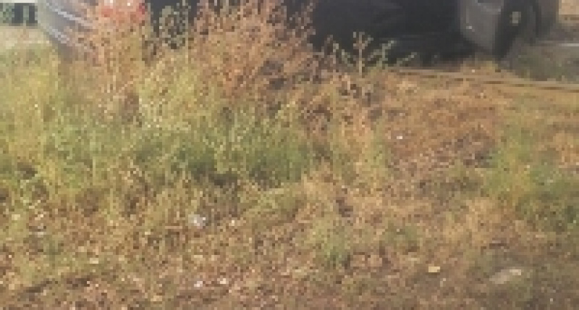 В Волгограде трамвай снес легковой автомобиль