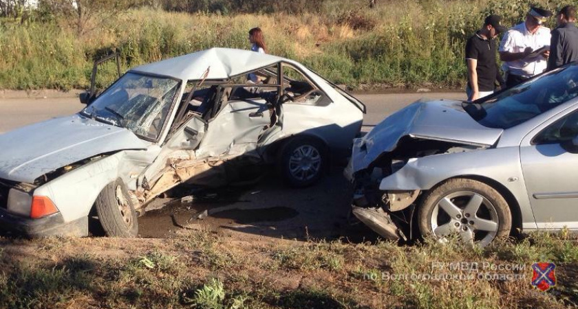На юге Волгограда в ДТП погибла женщина, два человека получили травмы