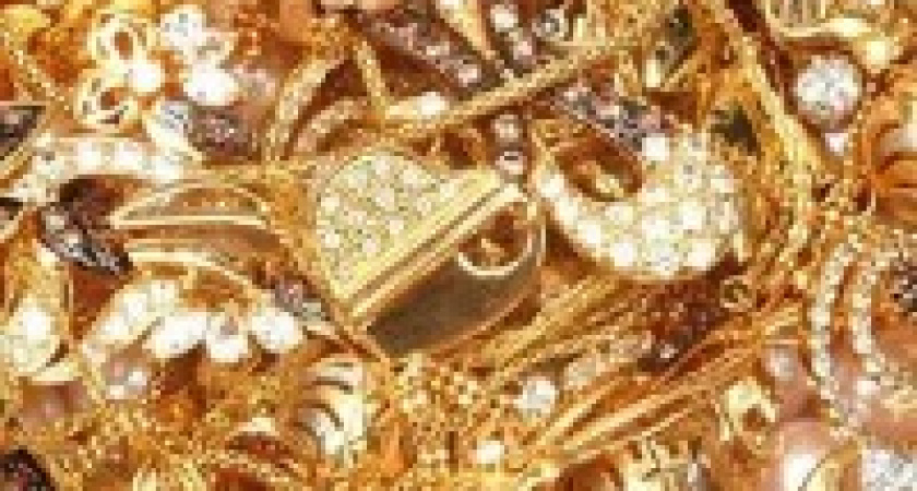 Волгоградка похитила у своей подруги ювелирные украшения 