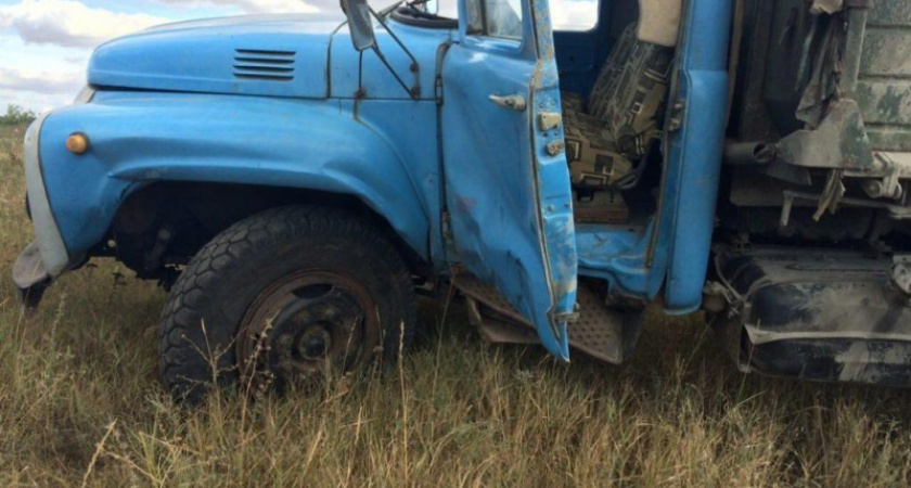 Под Волгоградом в ДТП с грузовиком пострадали четверо взрослых и годовалый ребёнок