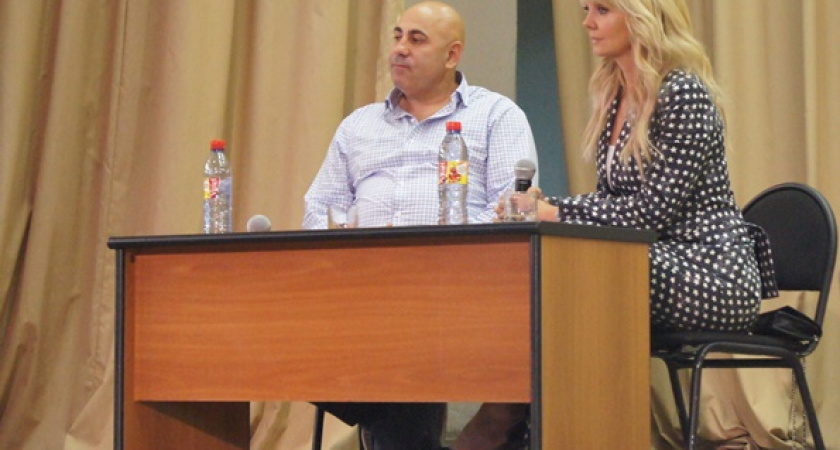 Певица Валерия пообщалась перед концертом со студентами «серебряковки»