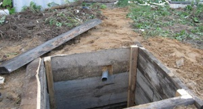 В Ольховке трое мужчин погибли в выгребной яме