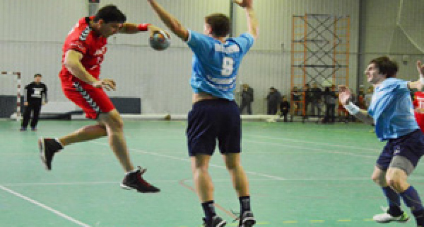 Гандболисты «Каустика» уступили лидеру всего в один мяч