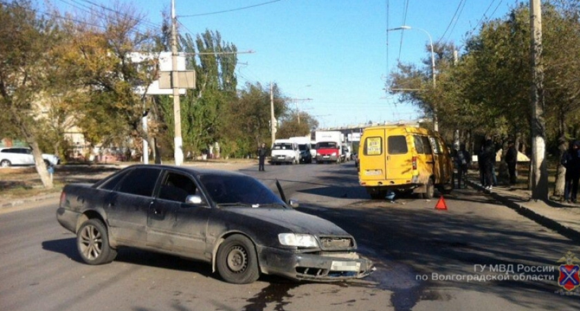 В Волгограде водитель «Ауди» сбежал с места ДТП, оставив свой автомобиль
