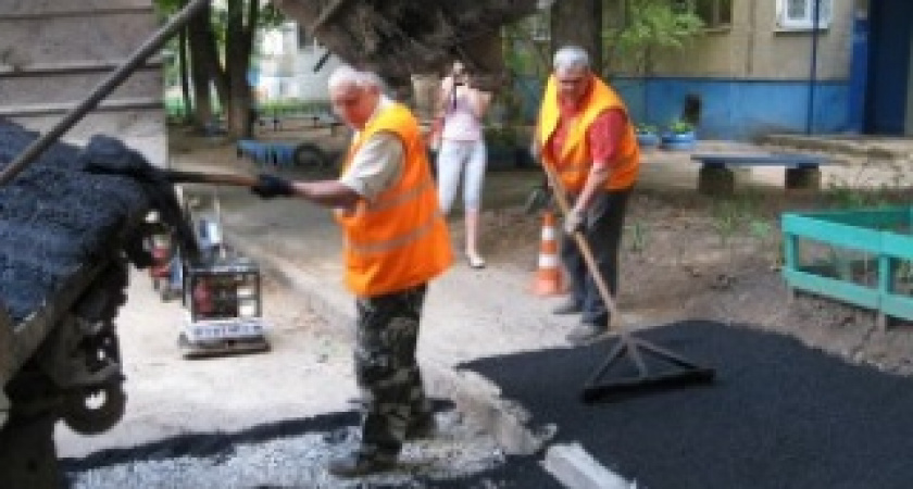 Волгоградцы ждут ремонта внутриквартальных дорог 