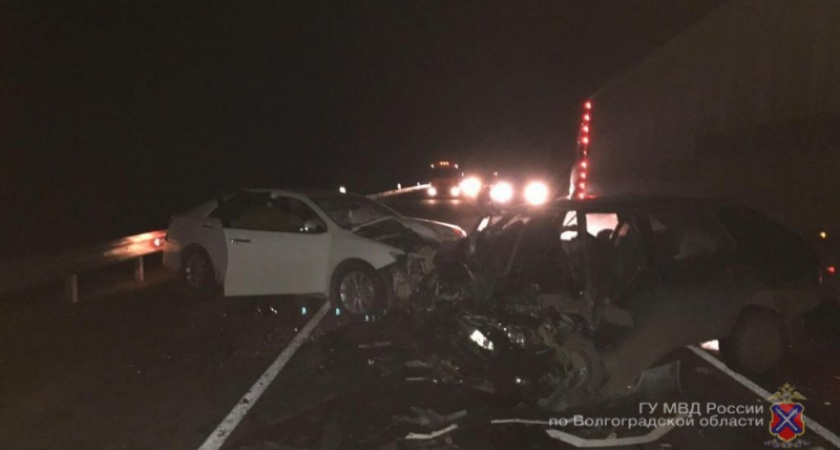 Под Волгоградом в тройном ДТП погибла 55-летняя женщина,  двое пострадали