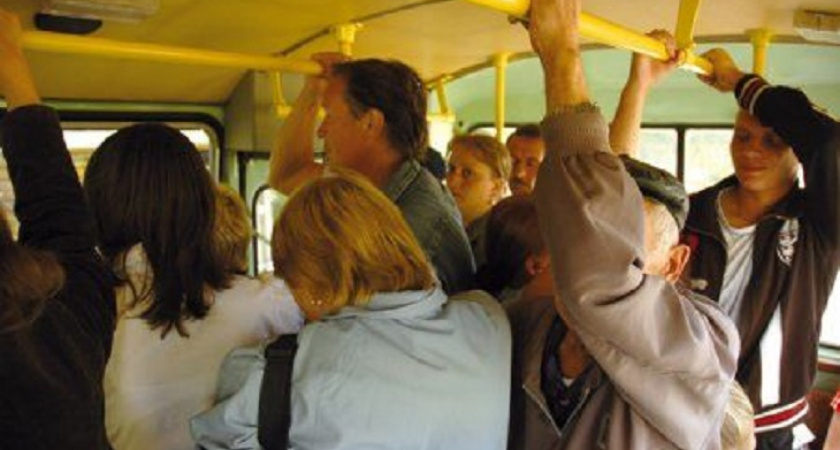 В Волгограде пенсионерка получила травму, упав в пассажирском автобусе