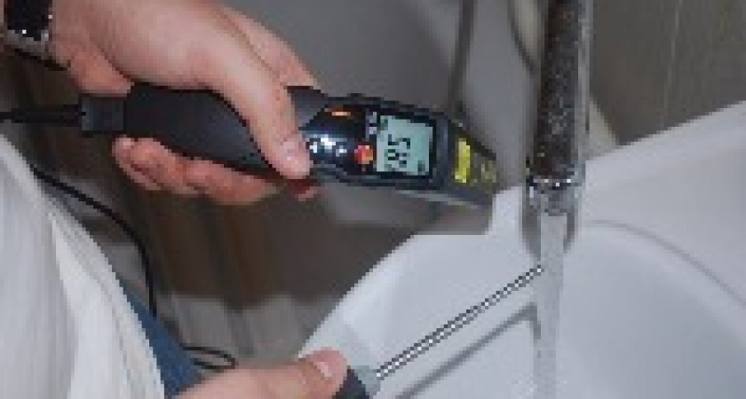 В квартирах россиян намерены снизить температуру горячей воды