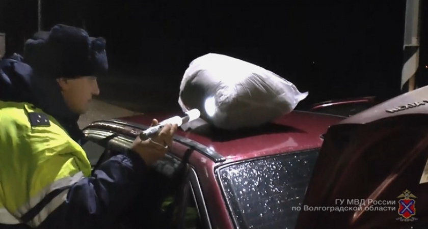 Под Волгоградом у безработного в автомобиле обнаружили почти 4 кг марихуаны