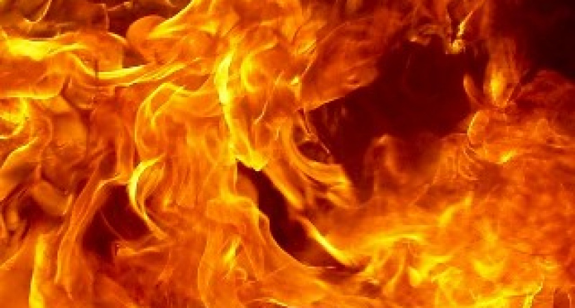 В Волгограде загорелся минивэн