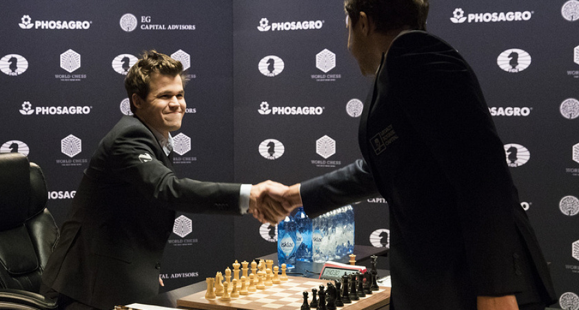 Карякин уступил Карлсену в 10-й партии матча чемпионата мира по шахматам