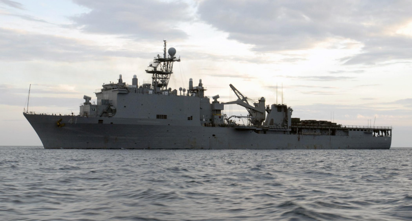 Два корабля ВМС США перебросили в Средиземное море