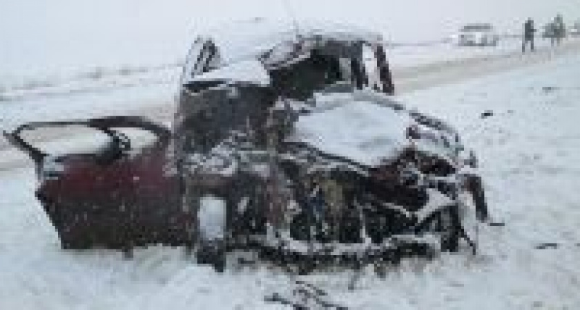 Под Волгоградом водитель иномарки погибла в ДТП
