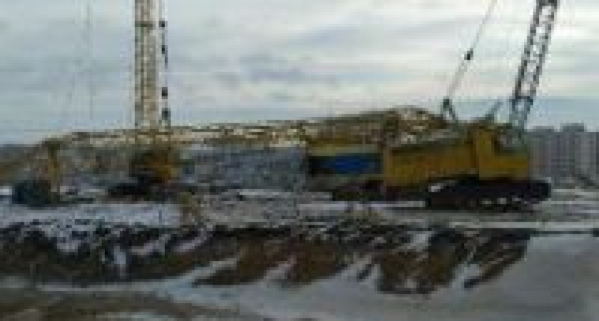 В Волгограде у крана на стройплощадке из-за ветра оторвало стрелу