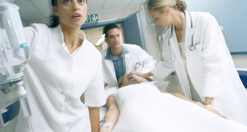 В Волгограде на парковке ТРЦ «Акварель»  скончалась женщина